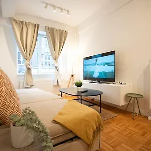 Living In Center Apartment Hamburg